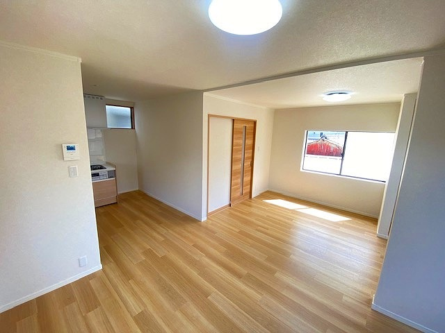 【価格改定】長岡京市東神足1丁目のキッチン|キッチンスペースが独立したフロアとなっておりますので、人目を気にせずお料理ができます！