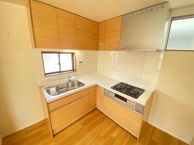 【価格改定】長岡京市東神足1丁目のキッチン|使い勝手のよいL形キッチンです！
家事動線もコンパクトです！