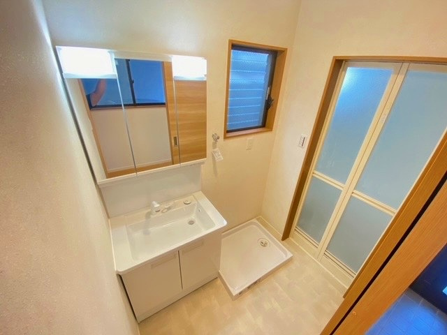 【価格改定】長岡京市東神足1丁目の独立洗面台|三面鏡付き洗面化粧台で収納も安心です(^^）