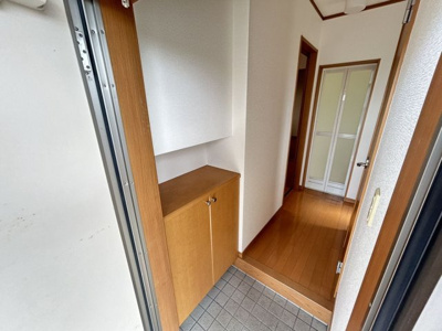 【玄関】 | アトラエントⅢ | 玄関収納があり、玄関がスッキリします！