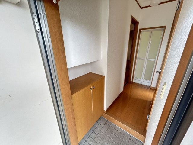 【玄関】 | アトラエントⅢ | 玄関収納があり、玄関がスッキリします！