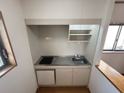 【キッチン】 | アトラエントⅢ | 冷蔵庫付きとなっており、すごく便利ですね！