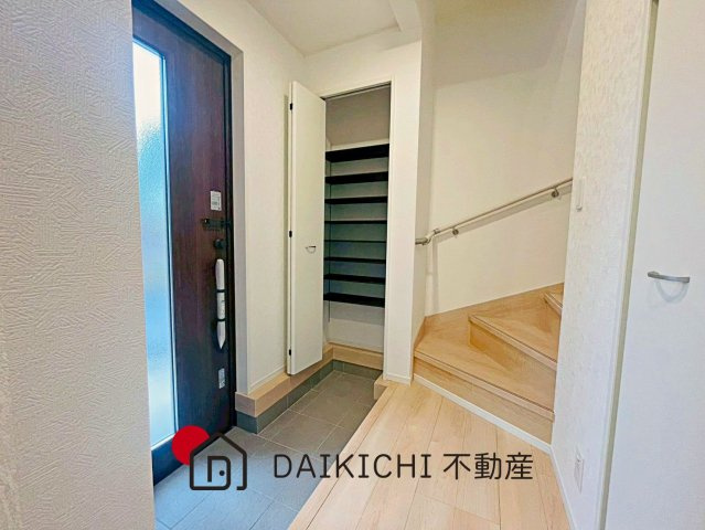 【玄関】 | 久喜市吉羽第８　クレイドルガーデン　新築戸建　全３棟　3号棟