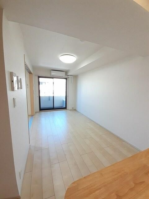 ローヤルマンションの居間・リビング