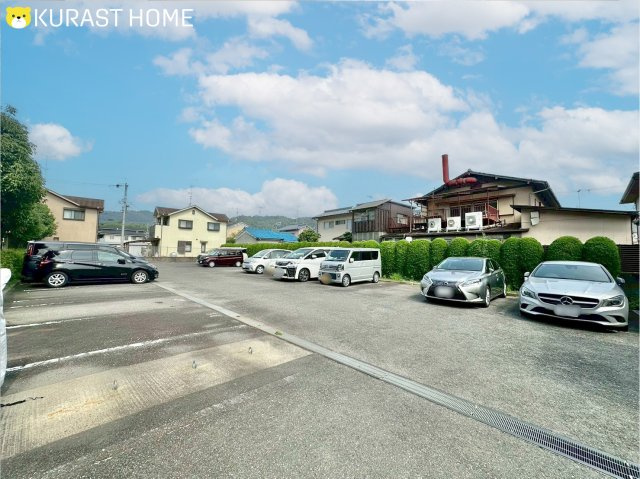 ライオンズマンション上桂　1階の駐車場