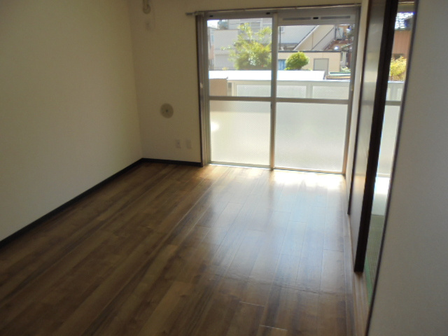 ナイス・アローメイクの居間・リビング|ゆったり過ごせる居間です