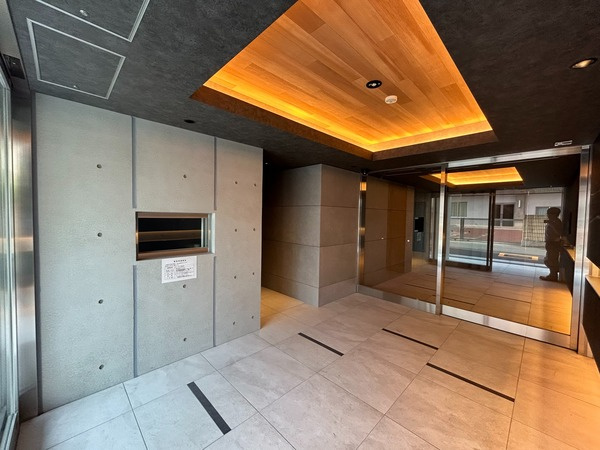 ＧＥＮＯＶＩＡ西川口のエントランス|清潔なエントランスです