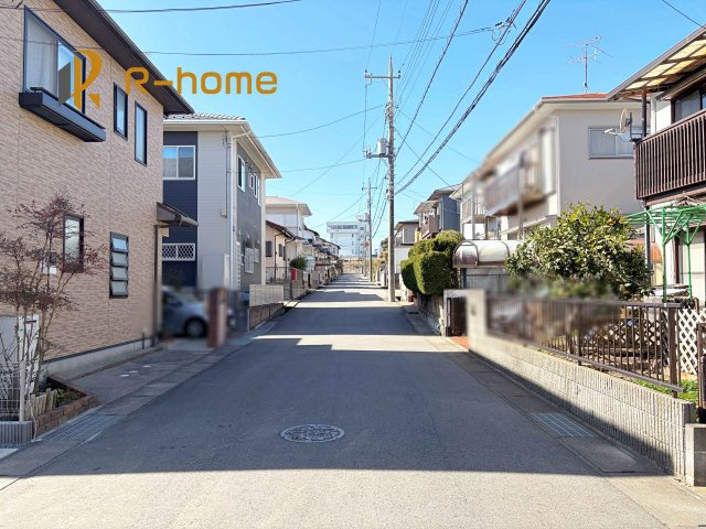 牛久市南7丁目第1期　新築戸建て　1号棟の前面道路含む現地写真|堂々！建物完成♪実際のお部屋をご見学可能です♪
ご見学が一番の資料！お気軽にお問い合わせ下さい♪
