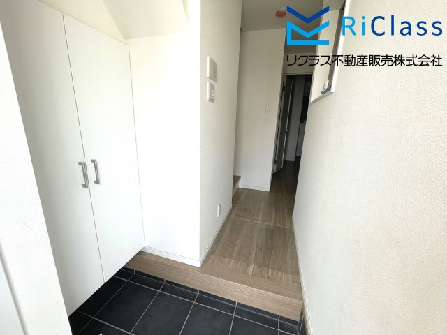 中古戸建　神戸市兵庫区荒田町4丁目1の玄関|シューズボックス付き玄関です