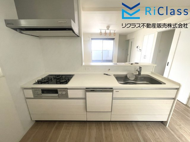 中古戸建　神戸市兵庫区荒田町4丁目1のキッチン|対面式システムキッチンです