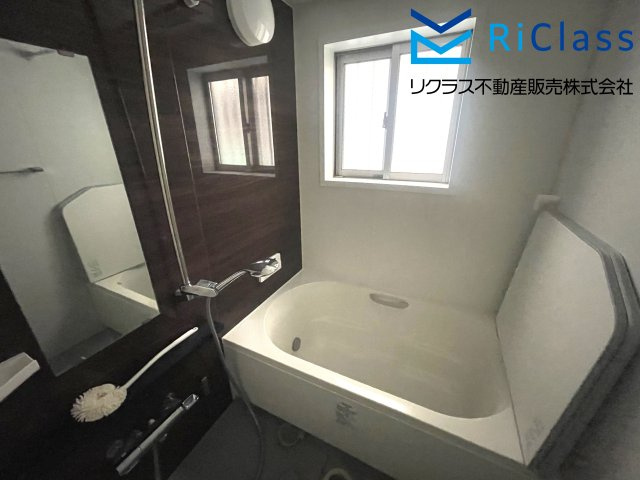 中古戸建　神戸市兵庫区荒田町4丁目1の浴室|お風呂です
浴室乾燥機付です
窓もあります