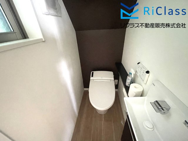 中古戸建　神戸市兵庫区荒田町4丁目1の独立洗面台|独立洗面台、朝の身支度には欠かせません
ランドリースペースあります