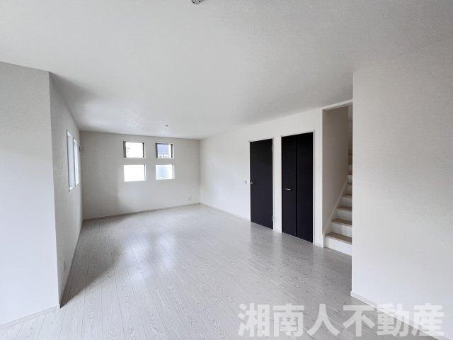 鎌倉市今泉台７丁目９００－１１９新築戸建の居間・リビング|居間です