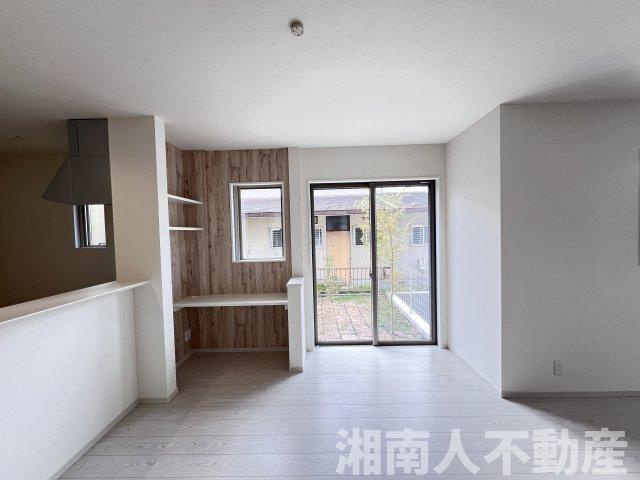 鎌倉市今泉台７丁目９００－１１９新築戸建の居間・リビング|こちらのリビングで趣味の時間をお楽しみください