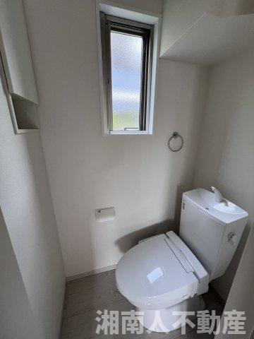 鎌倉市今泉台７丁目９００－１１９新築戸建のトイレ|落ち着いた色調のトイレです