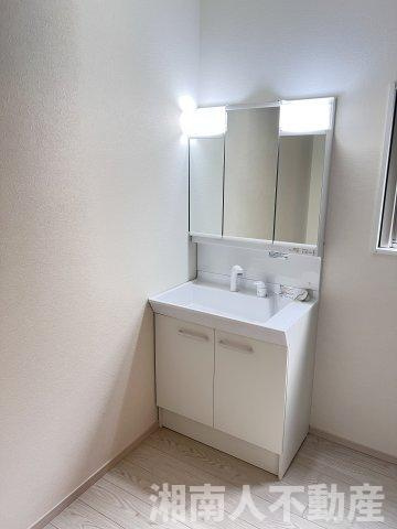 鎌倉市今泉台７丁目９００－１１９新築戸建の独立洗面台|使いやすい独立洗面台です