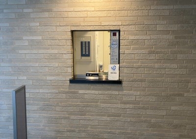 【受付】 | ルネ八王子トレーシア | 受付はマンションコンシェルジュがいる場合もあれば、管理人が滞在する小部屋を総称して呼ぶことがあります。主にエントランスに設置されていることから、防犯面でも期待ができます。防犯設備がない場合はより安心！