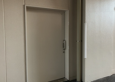 【設備】 | ルネ八王子トレーシア | 共有部分は、住民なら誰もが使える設備のこと。例えば駐車場やエレベーター、インターネット設備、セキュリティ設備などがあります。他にも、マンションの廊下・外部階段やエントランス・ゴミ置き場などがあります。