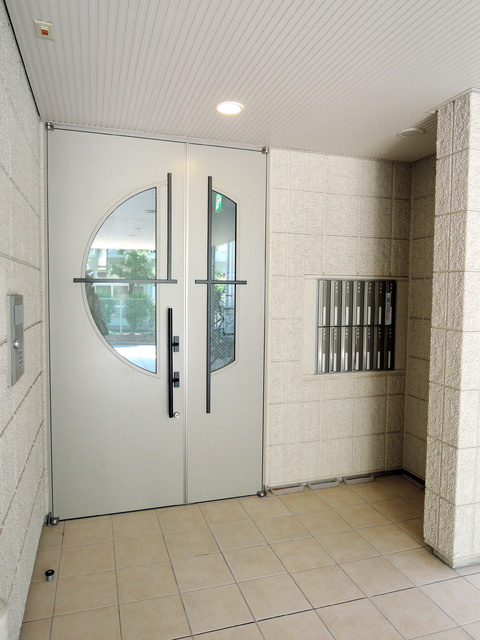 コルツァのエントランス|★オートロック付きエントランス★