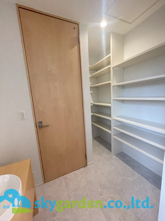 藤沢市辻堂東海岸2丁目　中古戸建の収納|大容量の納戸食品や生活雑貨を大容量収納