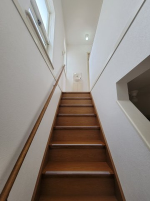 【内装】 | 安威二丁目貸家 1 | 階段