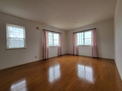 【洋室】 | 安威二丁目貸家 1 | 2階東側12帖洋室