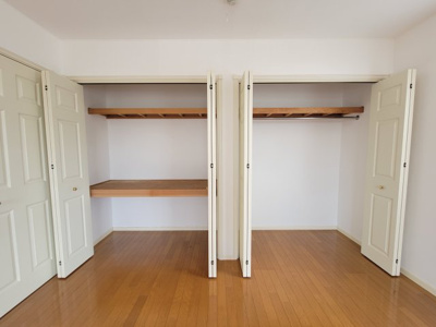 【収納】 | 安威二丁目貸家 1 | 2階東側12帖洋室クローゼット