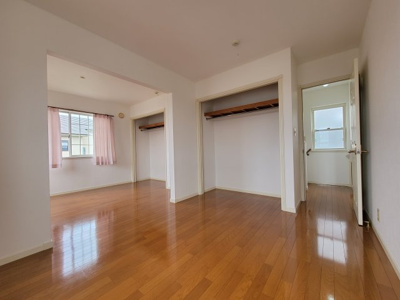 【収納】 | 安威二丁目貸家 1 | 2階洋室6帖クローゼット