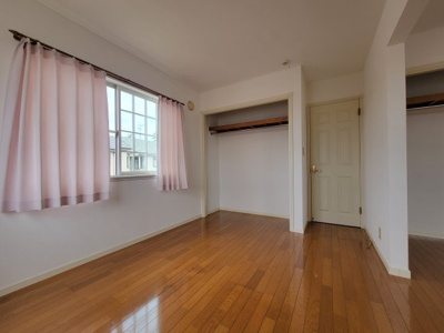 【収納】 | 安威二丁目貸家 1 | 2階洋室6帖クローゼット