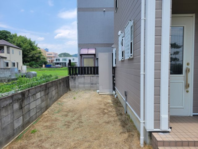 【庭】 | 安威二丁目貸家 1 | 玄関西側