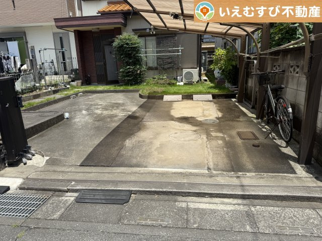 熊谷市月見町　中古戸建の駐車場
