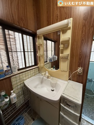 熊谷市月見町　中古戸建の独立洗面台
