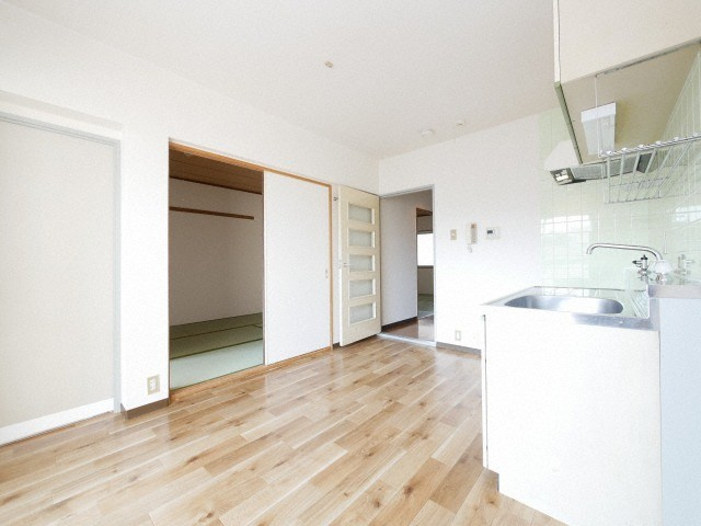 ハイネスアビコの居間・リビング