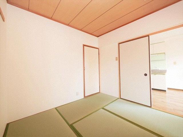 ハイネスアビコの和室