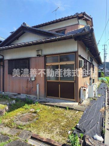 ６５５６２　関市小屋名中古戸建ての外観