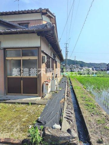 ６５５６２　関市小屋名中古戸建ての外観