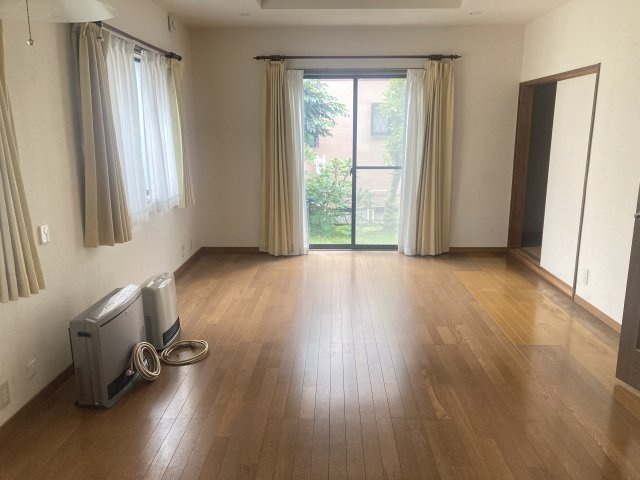 前橋市上小出町1丁目　中古住宅の居間・リビング