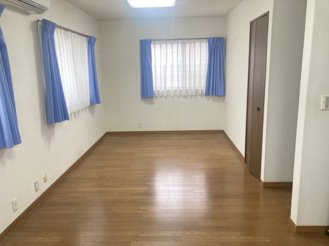 前橋市上小出町1丁目　中古住宅の洋室