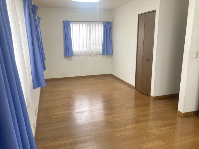 前橋市上小出町1丁目　中古住宅の洋室