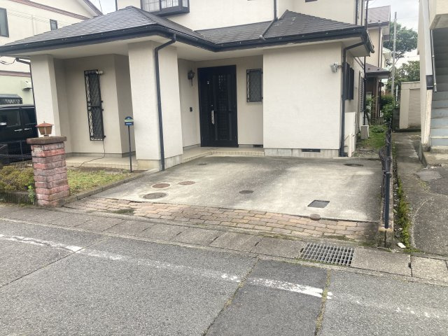 前橋市上小出町1丁目　中古住宅の駐車場