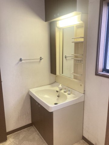 前橋市上小出町1丁目　中古住宅の独立洗面台