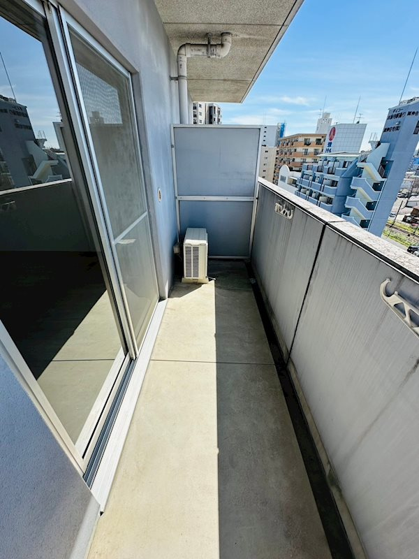 アサヒ駅前ビルのバルコニー