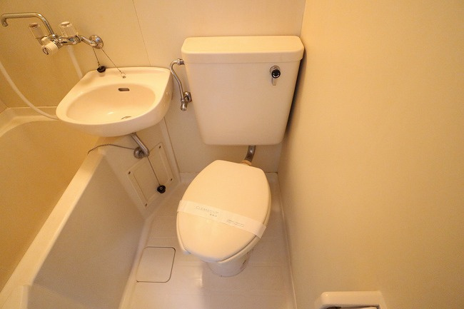 ルミネント牛浜のトイレ|写真は同建物の別部屋を参考に掲載しております。