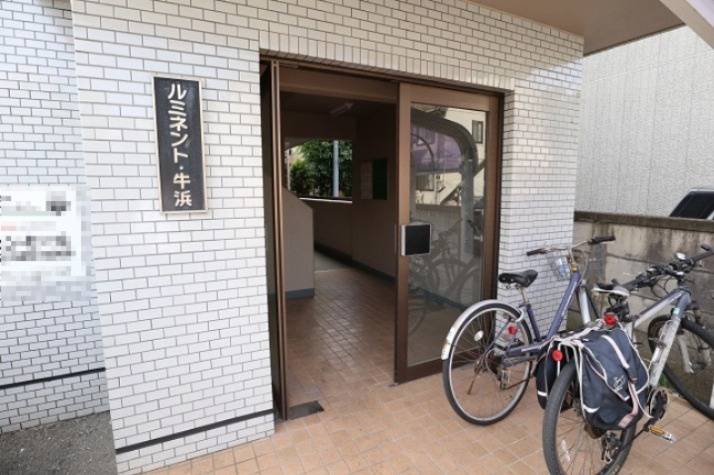 ルミネント牛浜のエントランス