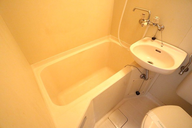 ルミネント牛浜の浴室|写真は同建物の別部屋を参考に掲載しております。