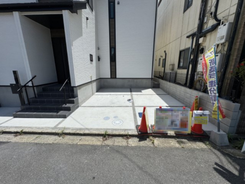 松戸市小金原８丁目新築戸建【貝の花小学校：5分】の駐車場|駐車スペース・並列２台駐車可