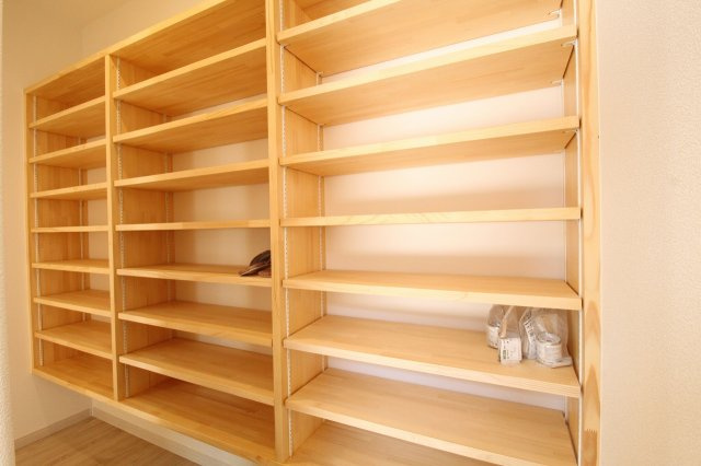 福井町　新築戸建　Ｂ号地（全5区画）　の収納|シューズインクローク