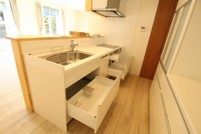 福井町　新築戸建　Ｂ号地（全5区画）　のキッチン|収納