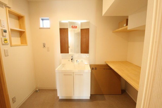 福井町　新築戸建　Ｂ号地（全5区画）　の独立洗面台