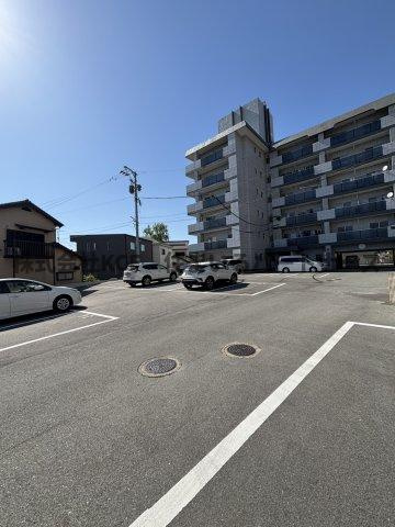 組坂ビルNo8の駐車場